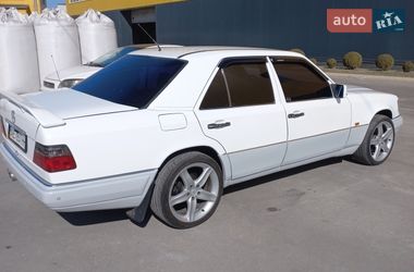 Седан Mercedes-Benz E-Class 1992 в Днепре