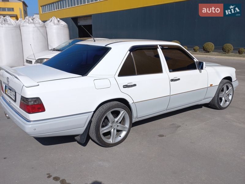 Mercedes-Benz E-Class 1992