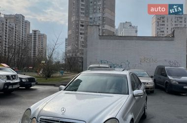 Седан Mercedes-Benz E-Class 2003 в Киеве