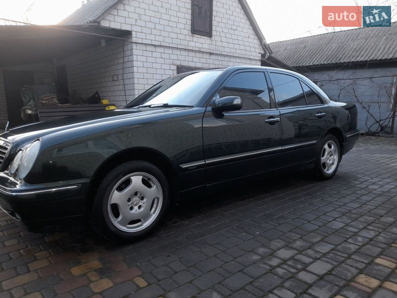 Седан Mercedes-Benz E-Class 2001 в Киеве