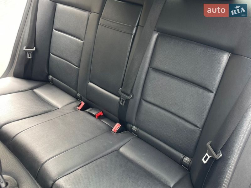 Седан Mercedes-Benz E-Class 2011 в Ровно