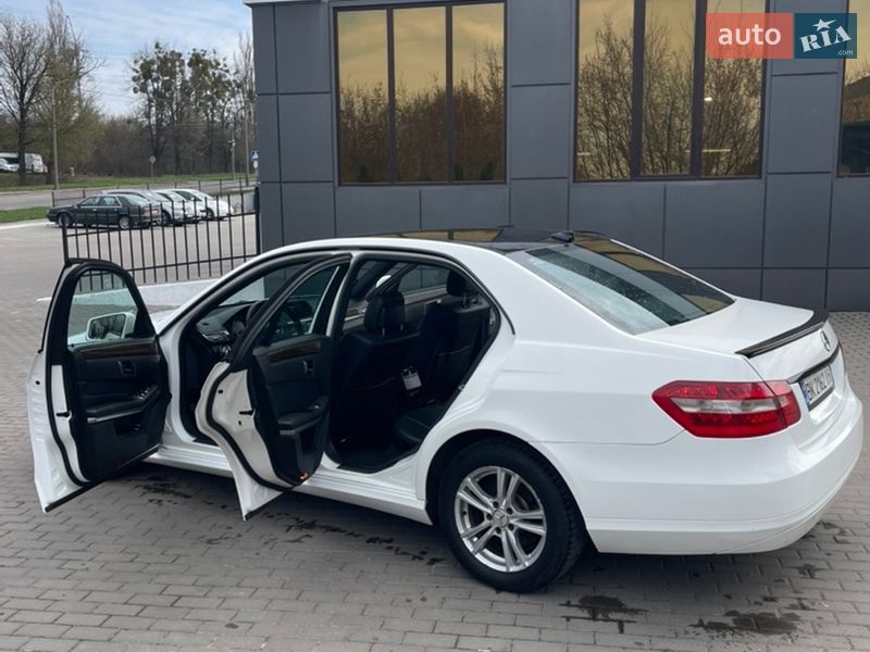 Седан Mercedes-Benz E-Class 2011 в Ровно