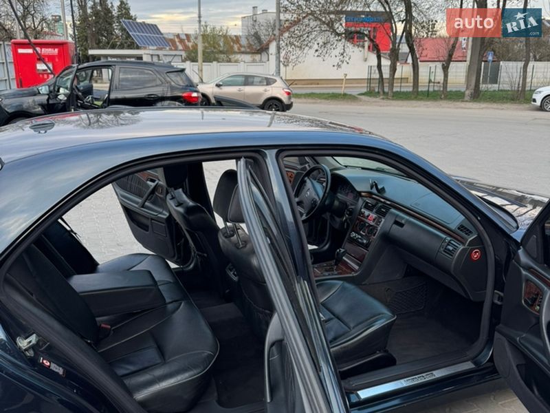 Седан Mercedes-Benz E-Class 2001 в Львове