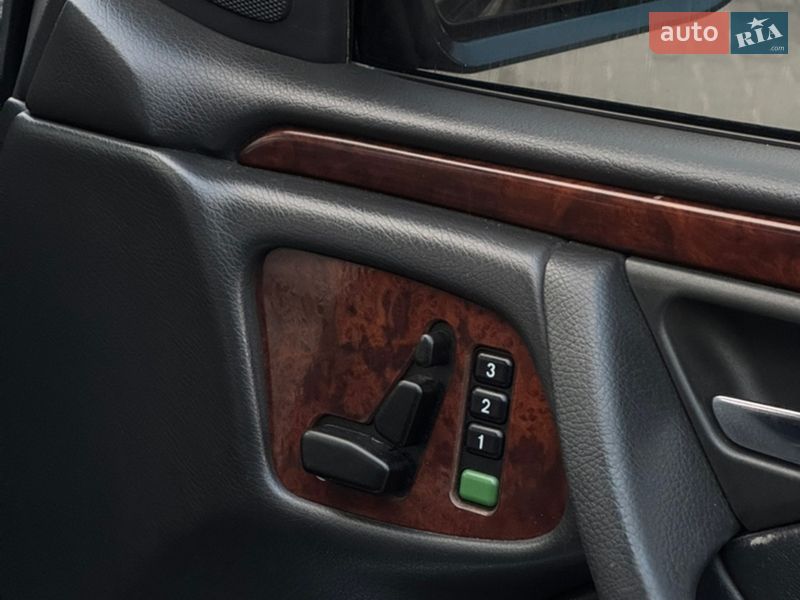 Седан Mercedes-Benz E-Class 2001 в Львове