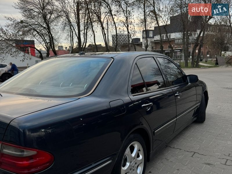 Седан Mercedes-Benz E-Class 2001 в Львове