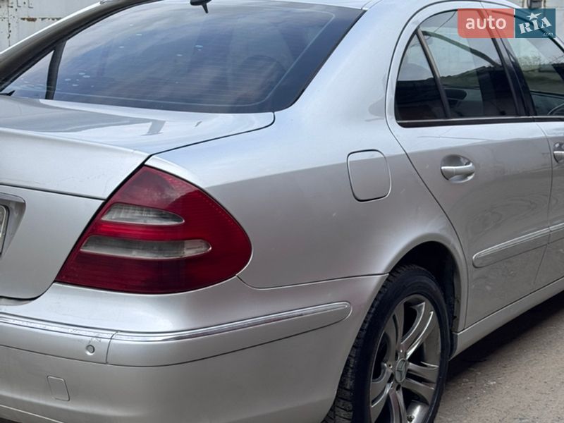Седан Mercedes-Benz E-Class 2004 в Хмельницком