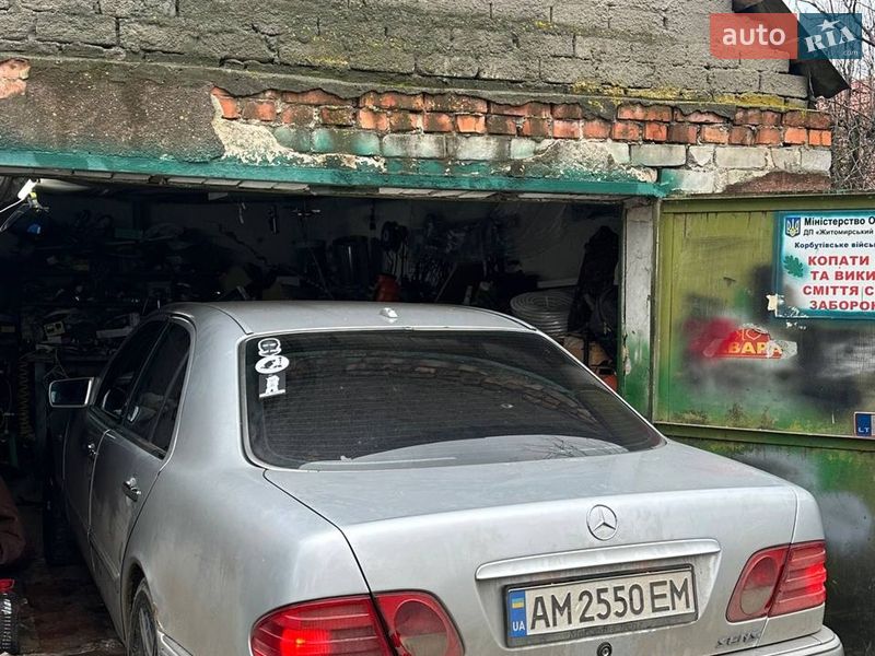 Седан Mercedes-Benz E-Class 1999 в Житомире