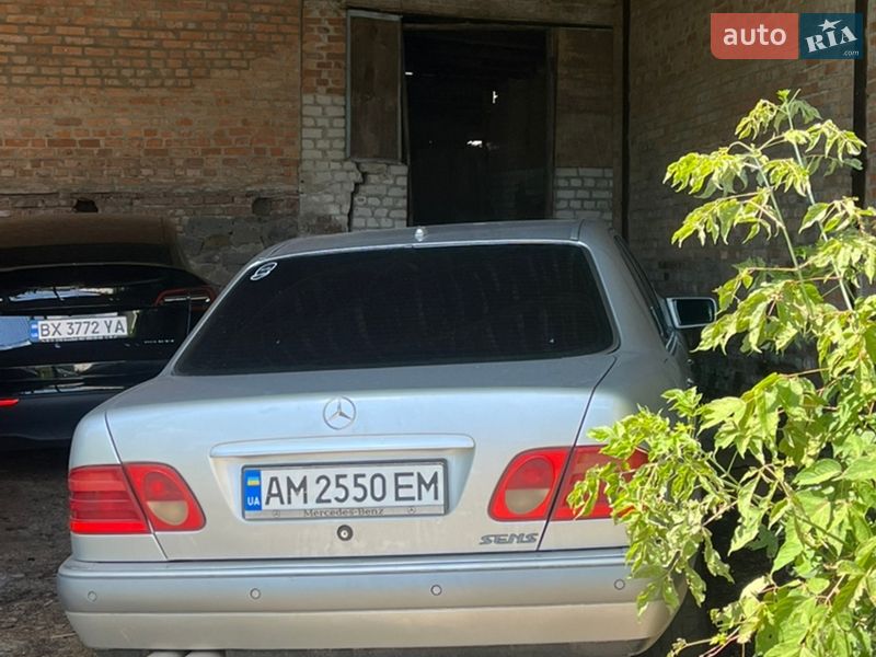 Седан Mercedes-Benz E-Class 1999 в Житомире
