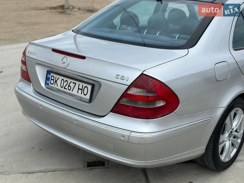 Седан Mercedes-Benz E-Class 2003 в Костополе