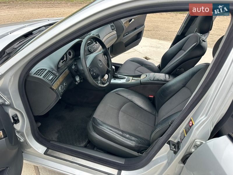 Седан Mercedes-Benz E-Class 2003 в Костополе