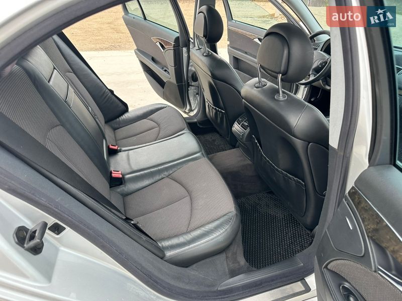 Седан Mercedes-Benz E-Class 2003 в Костополе