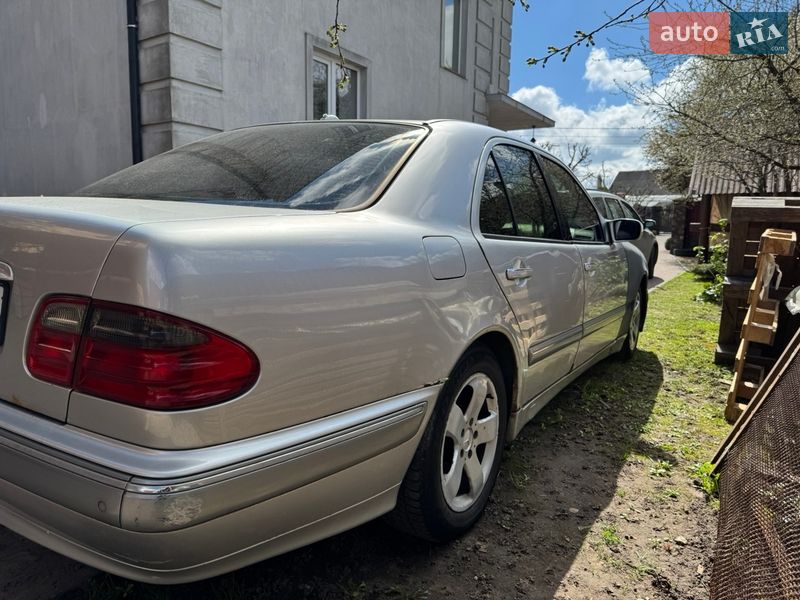 Седан Mercedes-Benz E-Class 2001 в Луцке