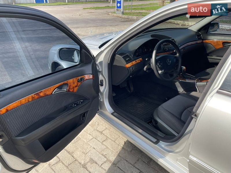 Седан Mercedes-Benz E-Class 2002 в Лебедині