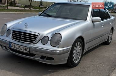 Седан Mercedes-Benz E-Class 2001 в Южном