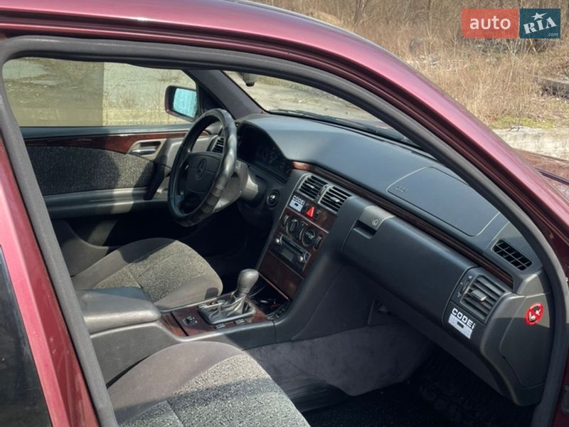 Седан Mercedes-Benz E-Class 1996 в Киеве