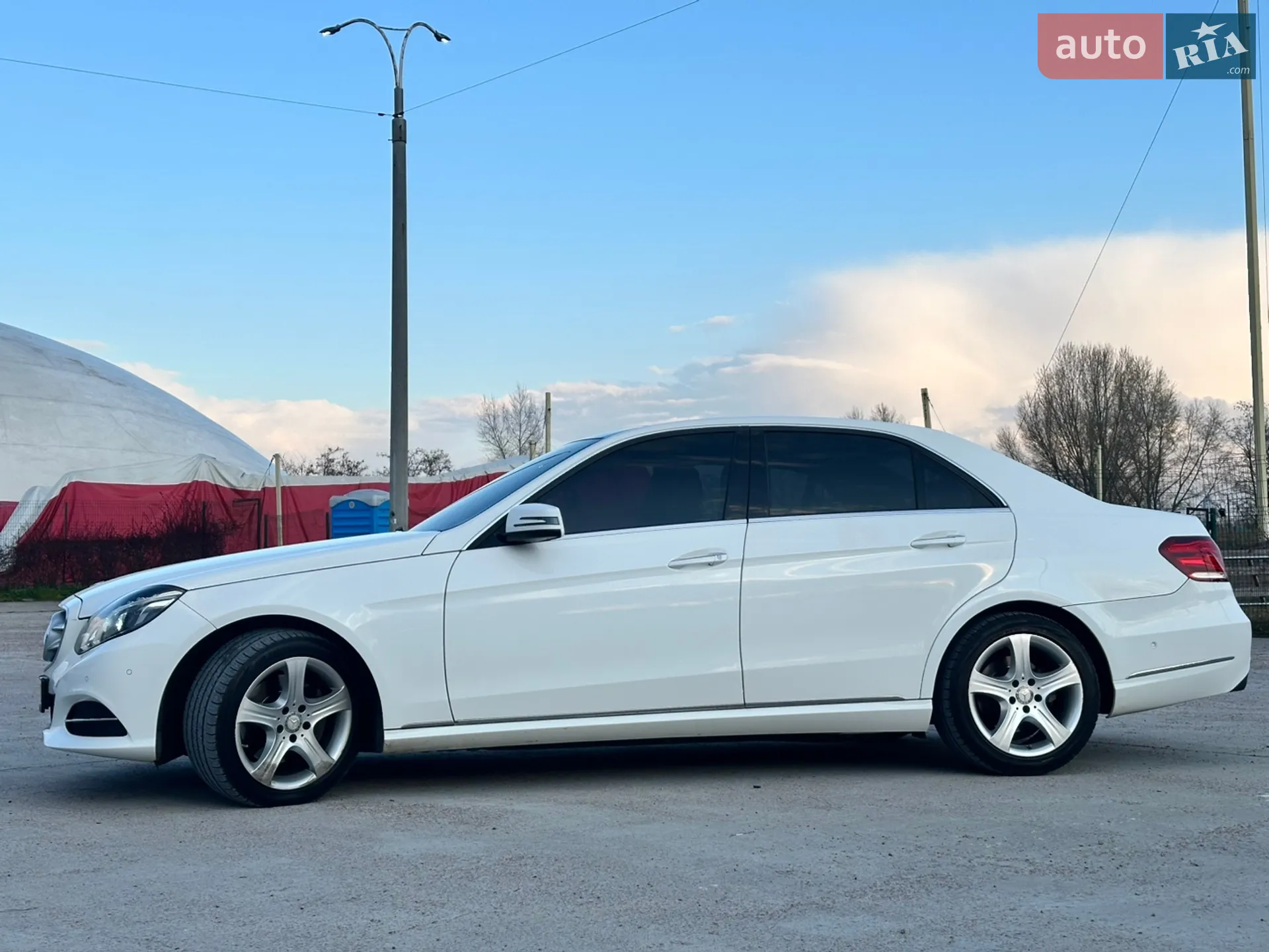 Mercedes-Benz E Class 2014 VIN WDDHF8CB6EA892677 фото оголошення 4 з 5