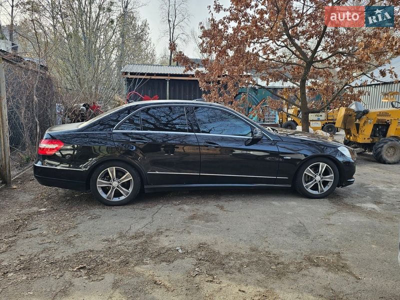Седан Mercedes-Benz E-Class 2012 в Києві