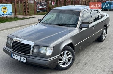 Седан Mercedes-Benz E-Class 1990 в Львове
