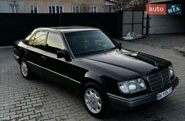 Седан Mercedes-Benz E-Class 1995 в Ровно