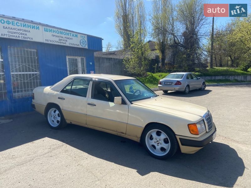 Mercedes-Benz E-Class 1987