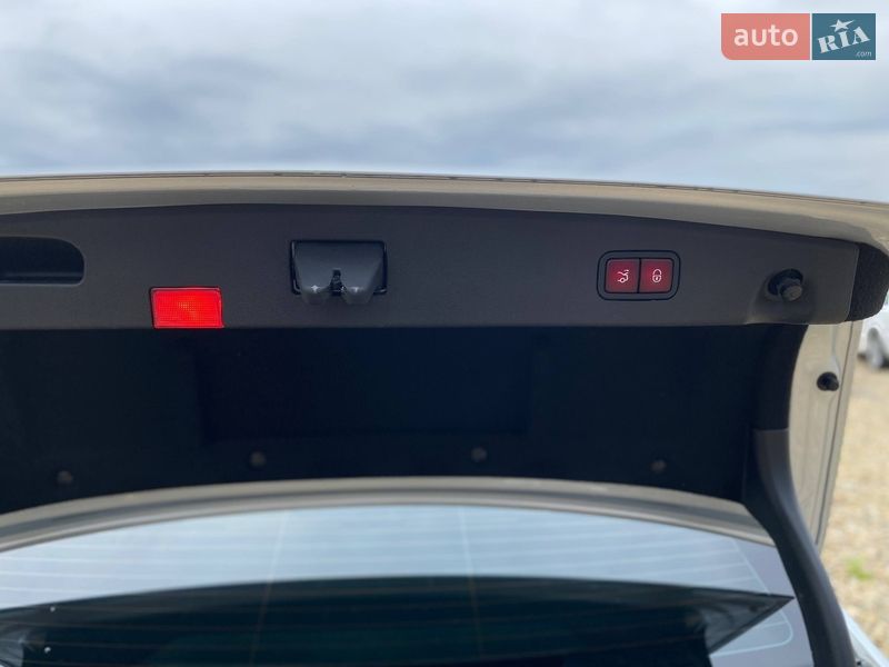 Седан Mercedes-Benz E-Class 2013 в Самборі