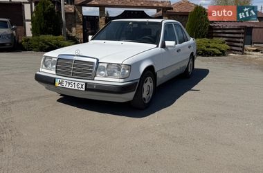 Седан Mercedes-Benz E-Class 1990 в Дніпрі