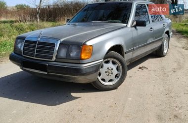 Седан Mercedes-Benz E-Class 1989 в Львове