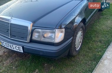 Седан Mercedes-Benz E-Class 1990 в Надворной