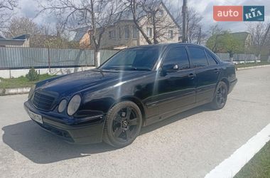Седан Mercedes-Benz E-Class 2001 в Вараше