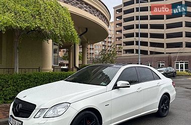 Седан Mercedes-Benz E-Class 2011 в Фастове