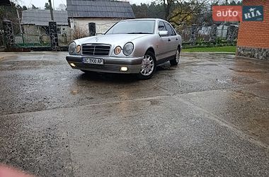 Седан Mercedes-Benz E-Class 1996 в Красилове
