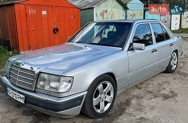Седан Mercedes-Benz E-Class 1992 в Киеве