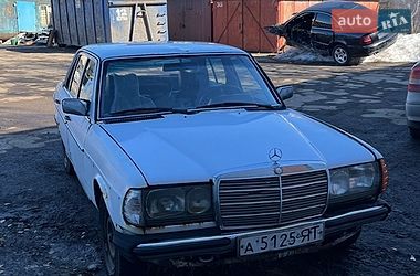 Седан Mercedes-Benz E-Class 1978 в Ровно