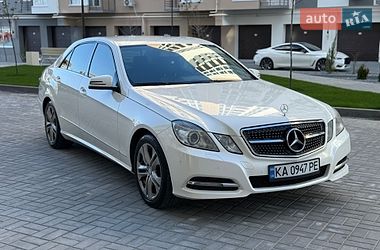 Седан Mercedes-Benz E-Class 2011 в Днепре
