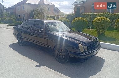 Седан Mercedes-Benz E-Class 2001 в Вараше