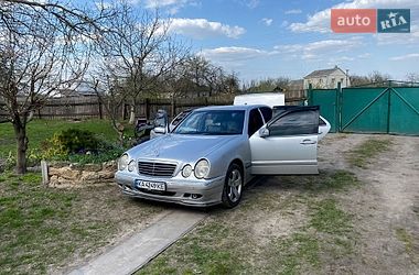 Седан Mercedes-Benz E-Class 2000 в Києві