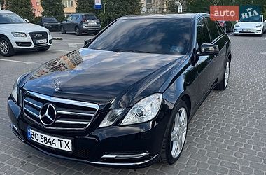 Седан Mercedes-Benz E-Class 2010 в Львові