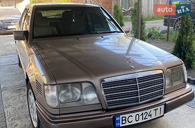 Седан Mercedes-Benz E-Class 1994 в Мостиске