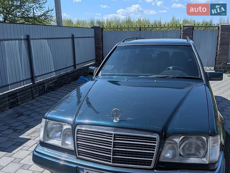 Mercedes-Benz E-Class 1993