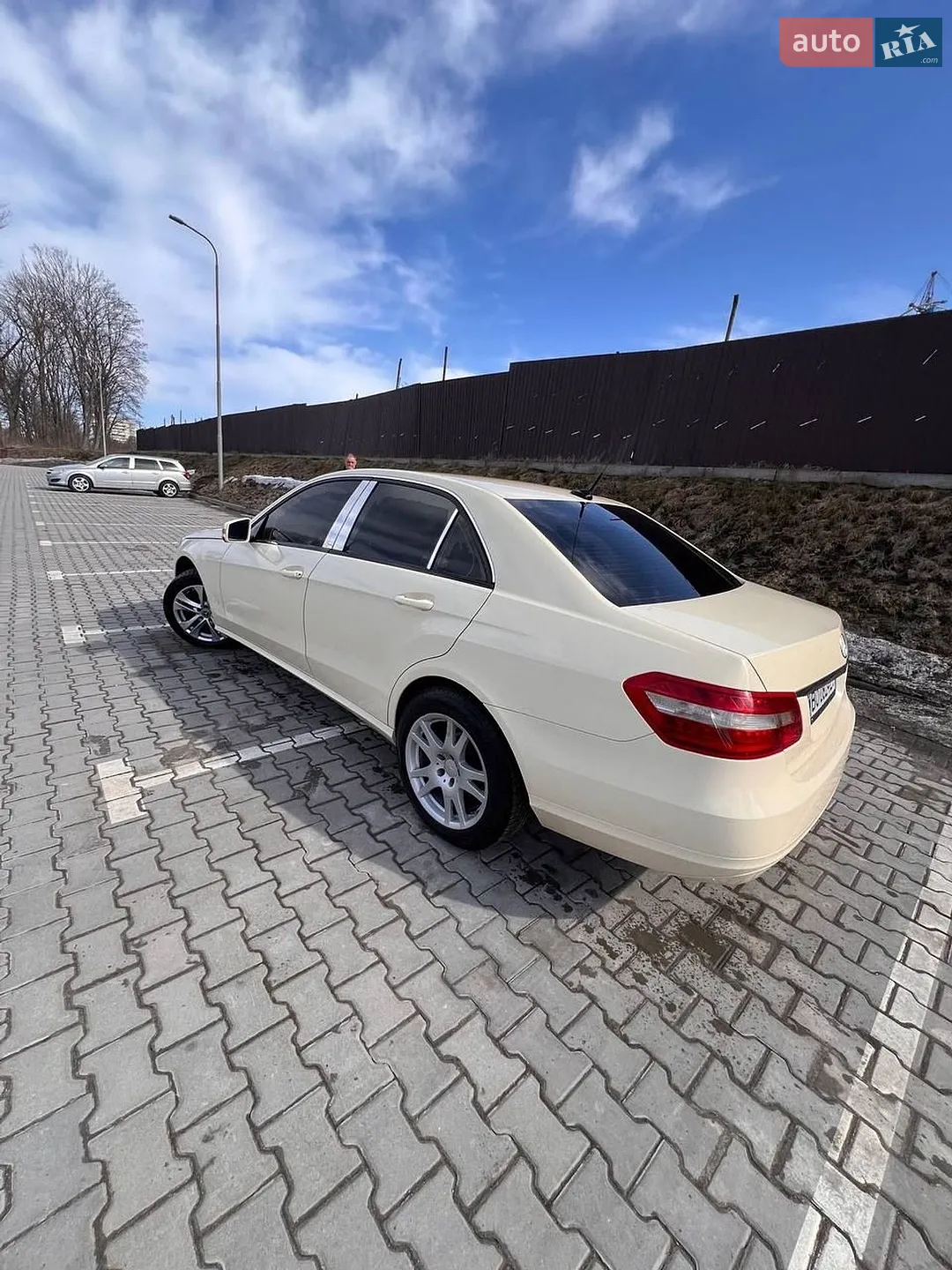 2011 Mercedes-Benz E-klasse - мініатюра 2