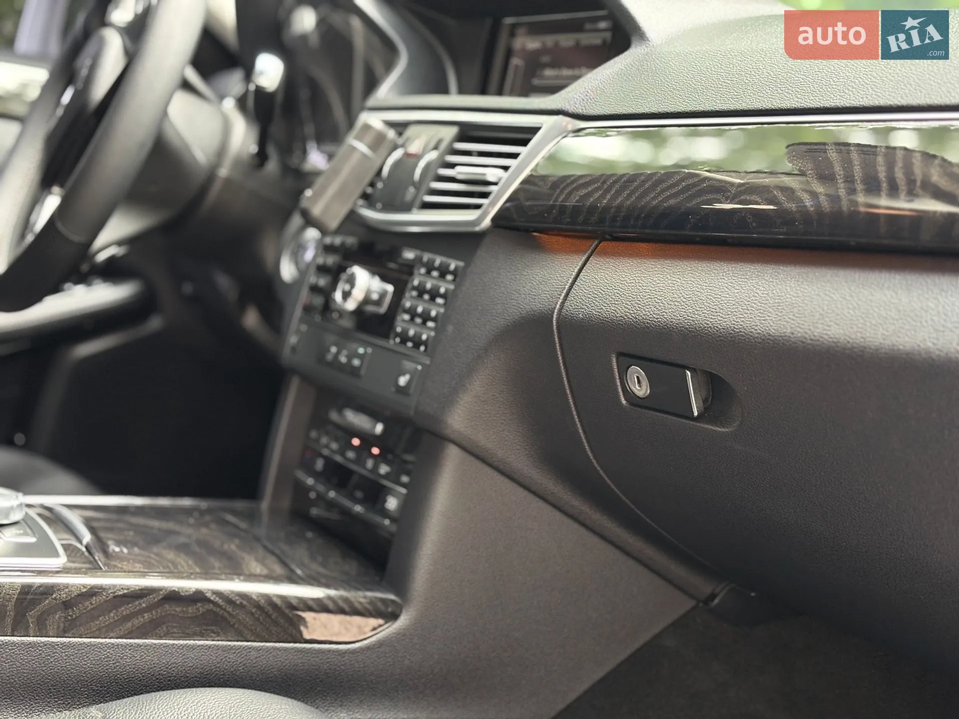 2012 Mercedes-Benz E-klasse - мініатюра 29