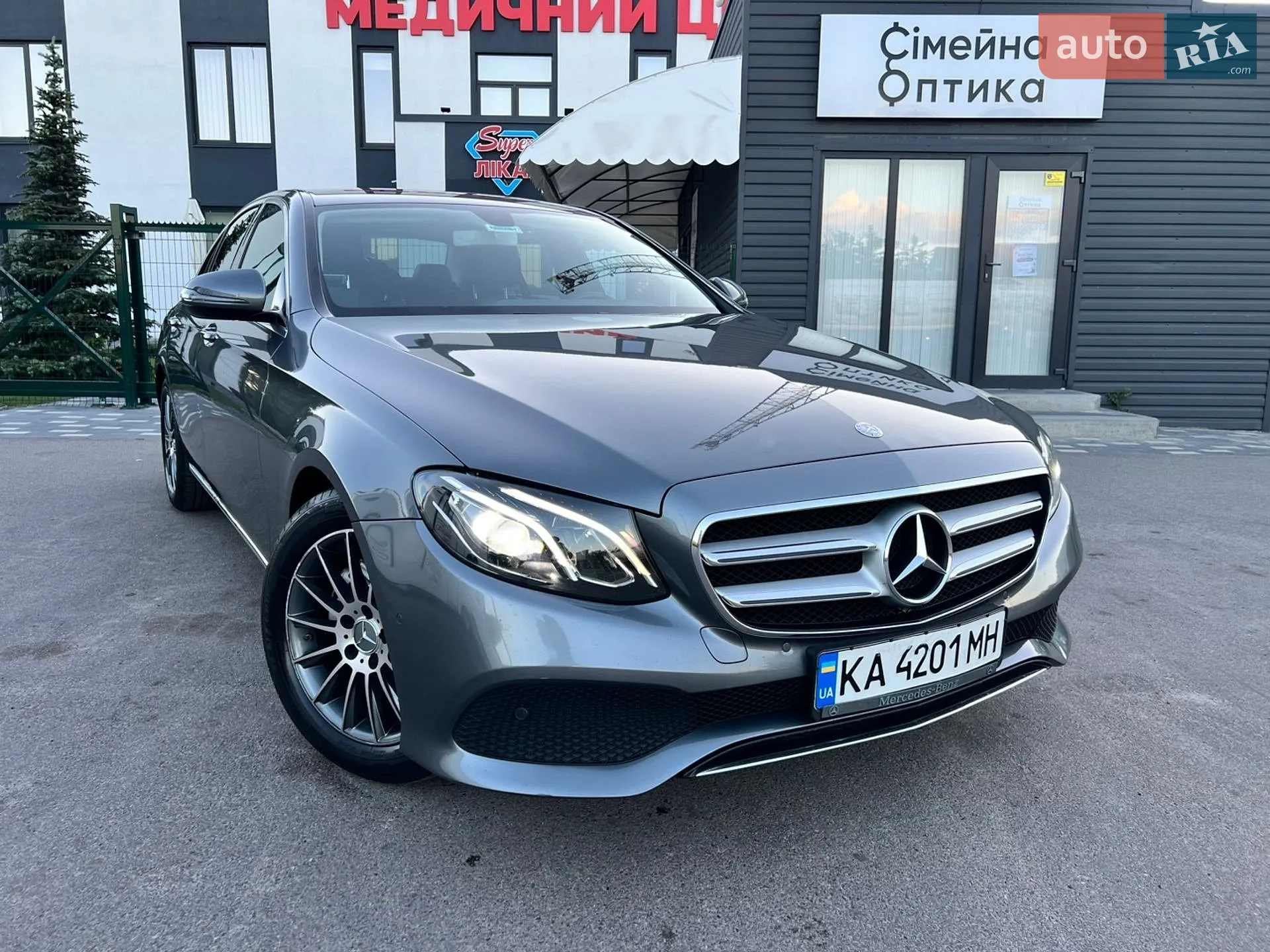 2016 Mercedes-Benz E-klasse - фото 1