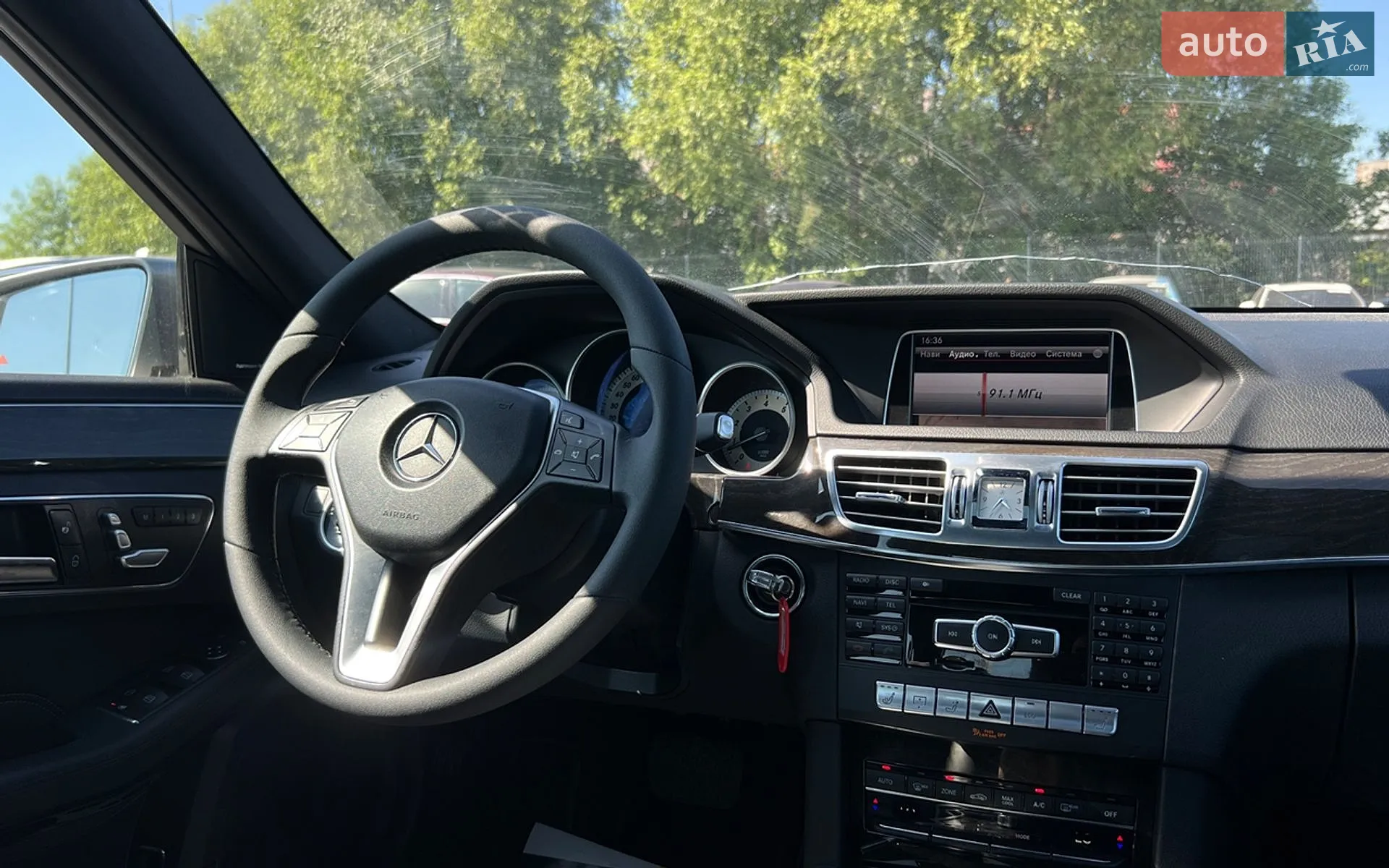 2013 Mercedes-Benz E-klasse - мініатюра 24