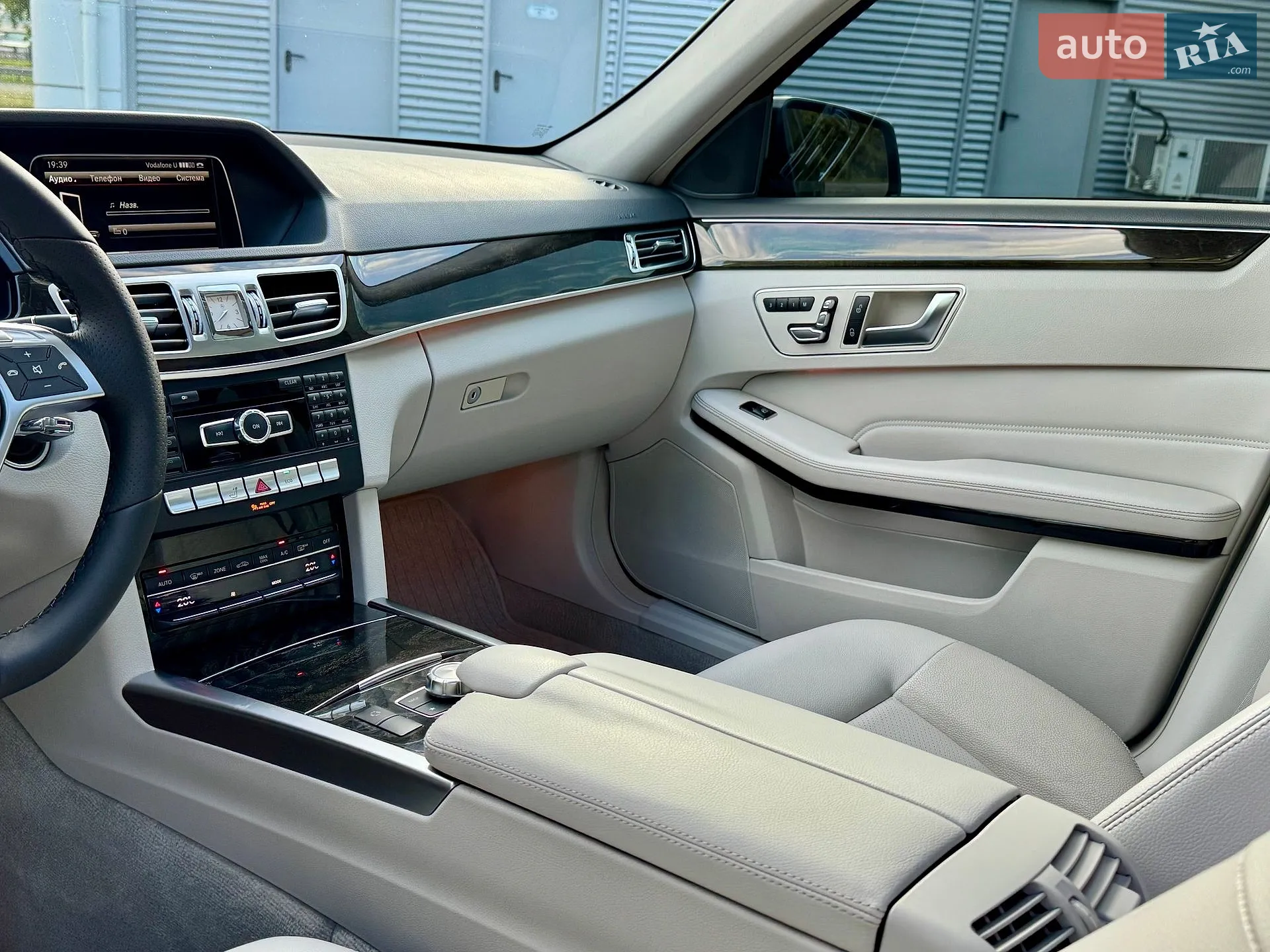 2014 Mercedes-Benz E-klasse - мініатюра 32