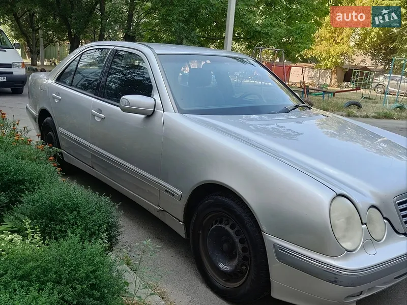 Mercedes-Benz E-Class 2001