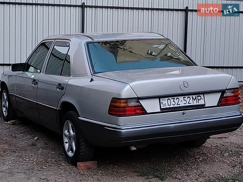 Mercedes-Benz E-Class 1992