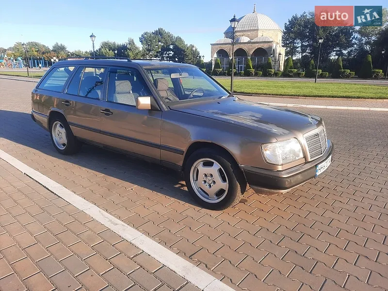 Mercedes-Benz E-Class 1989
