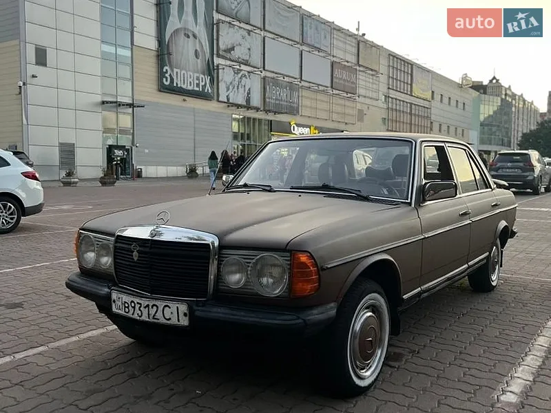 Mercedes-Benz E-Class 1983