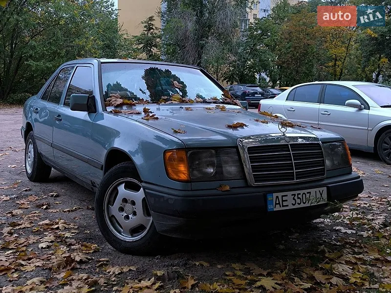 Mercedes-Benz E-Class 1989
