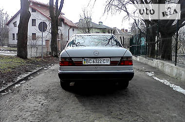 Седан Mercedes-Benz E-Class 1992 в Львові